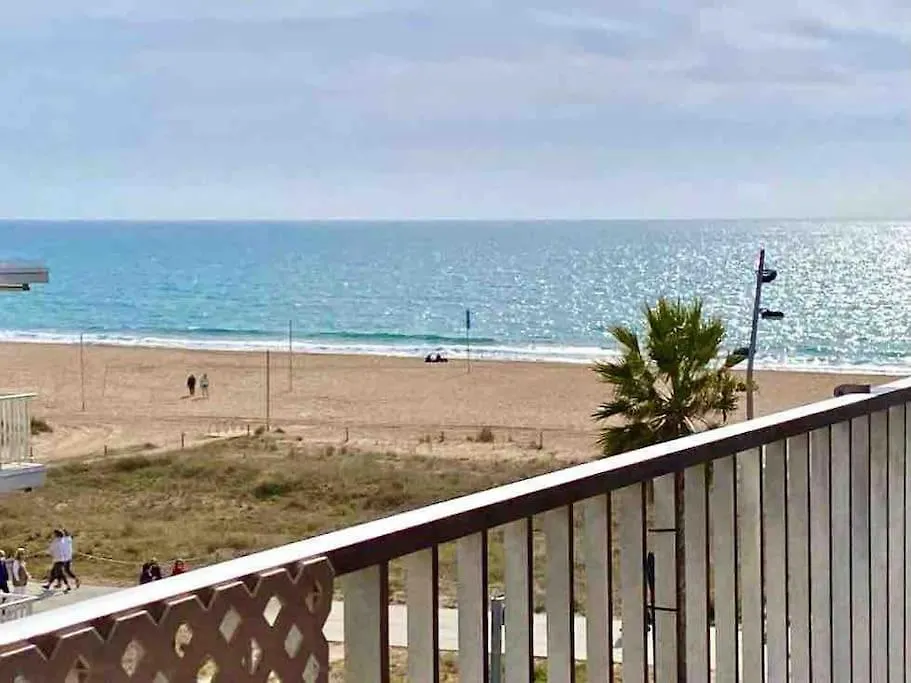 Beachfront Apartment Castelldefels Espanha